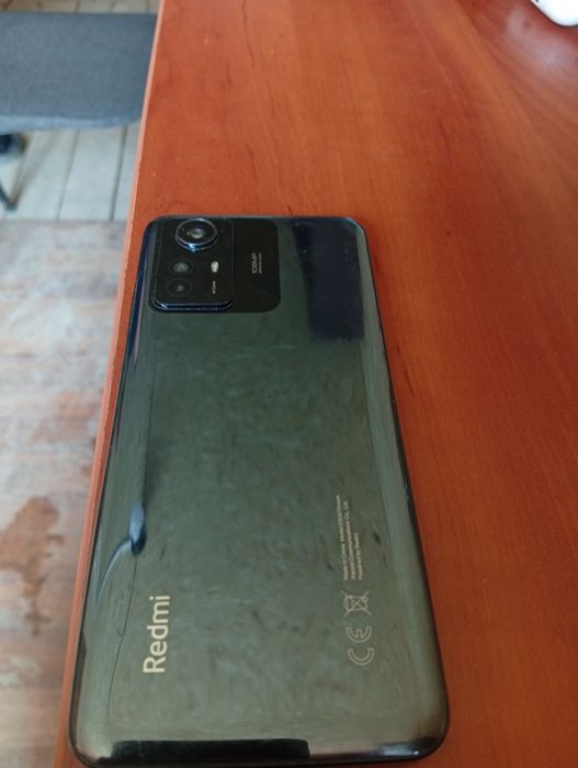 Продам телефон срочно