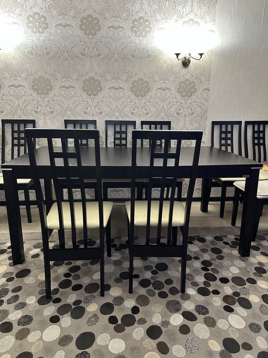 Стол со стульями