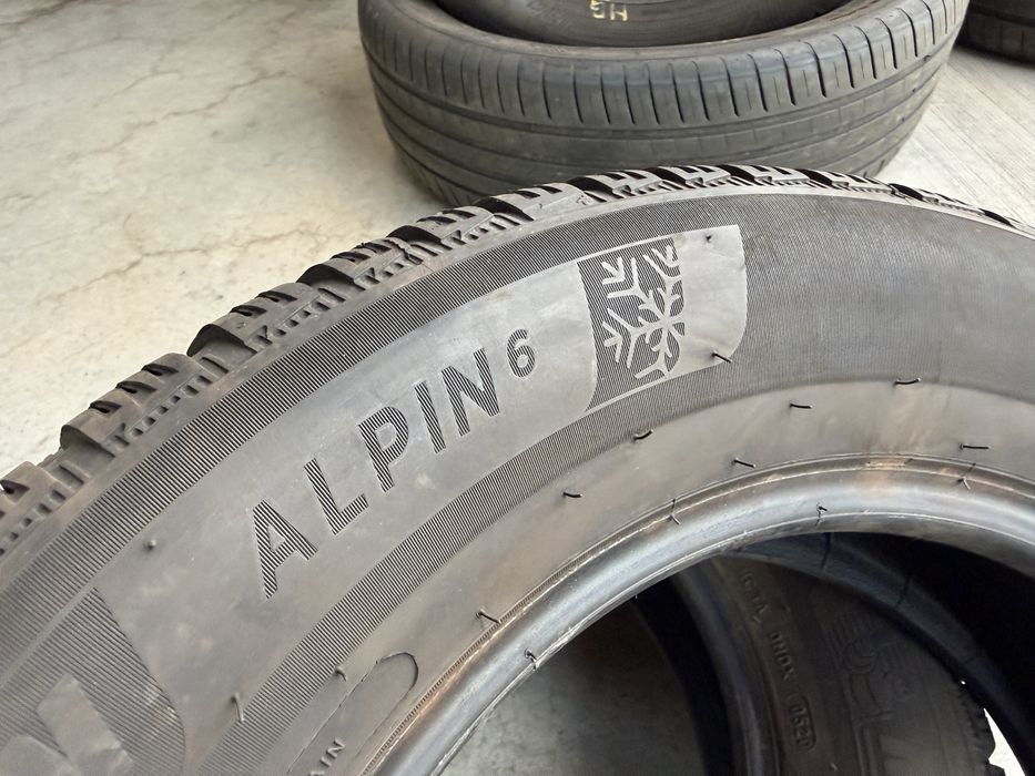 4бр. ОТЛИЧНИ Зимни Гуми 195/65R/15 -MICHELIN- DOT:0520- 6.2мм.+6.0мм.