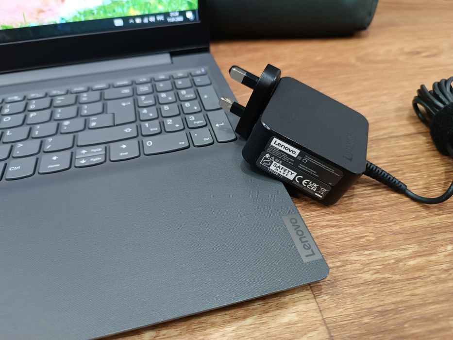 Ноутбук LENOVO 2023 г.в + Сумка.