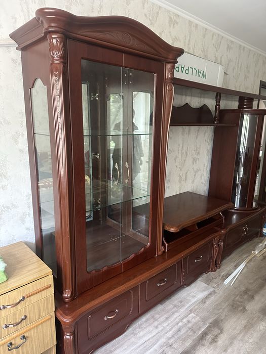Продам горку в гостинную