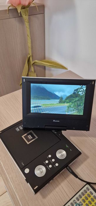 ПРЕНОСИМ DVD ПЛЕЪР MUSTEK С 7″ ЕКРАН с работеща батерия и пълен комплект