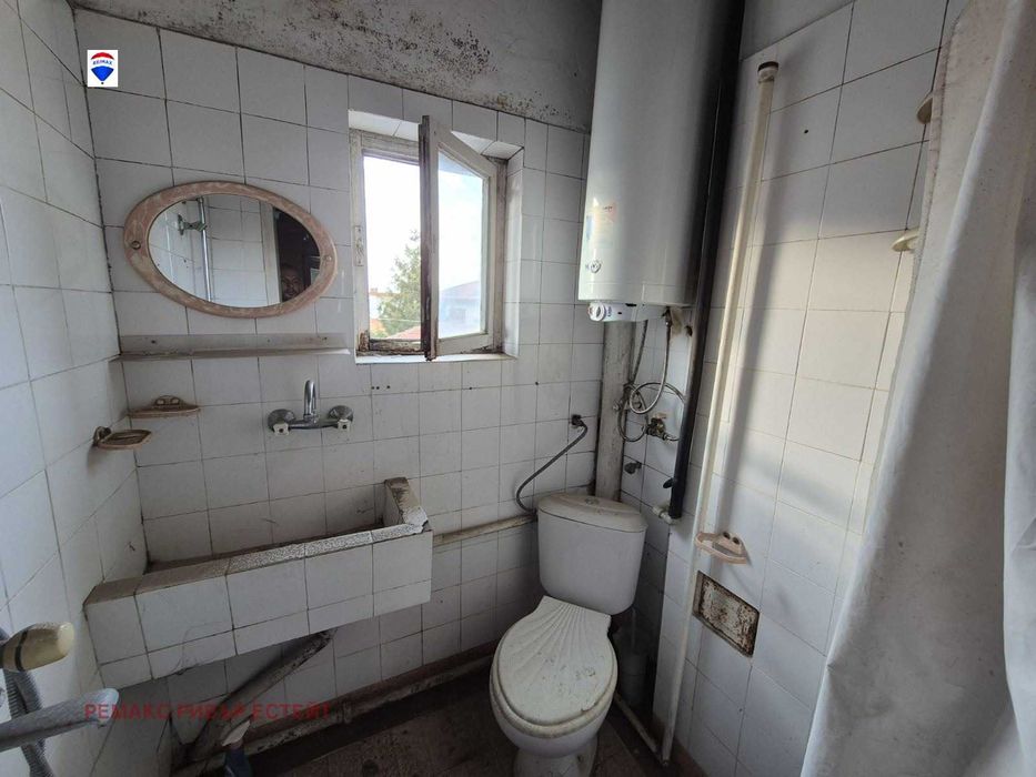 Етаж от къща за продажба кв. Дружба 2