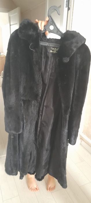 Продам норкувую шубу с капюшоном