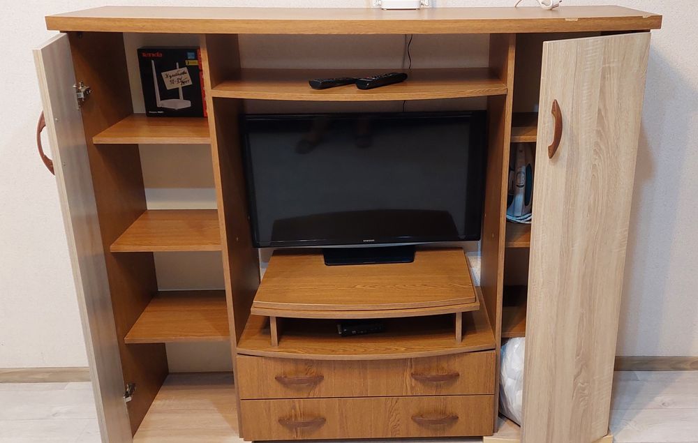 Продам тумбу под тв