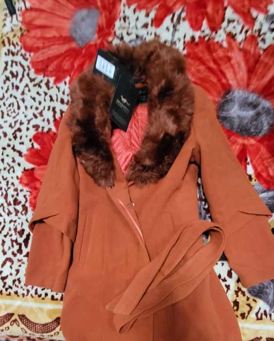 Янги пальто сотилади