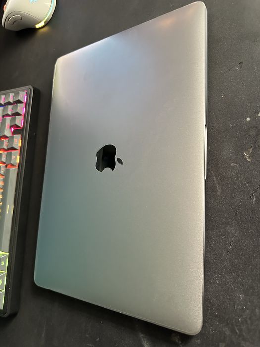 Macbook pro 2020 m1 / 8 gb / 512