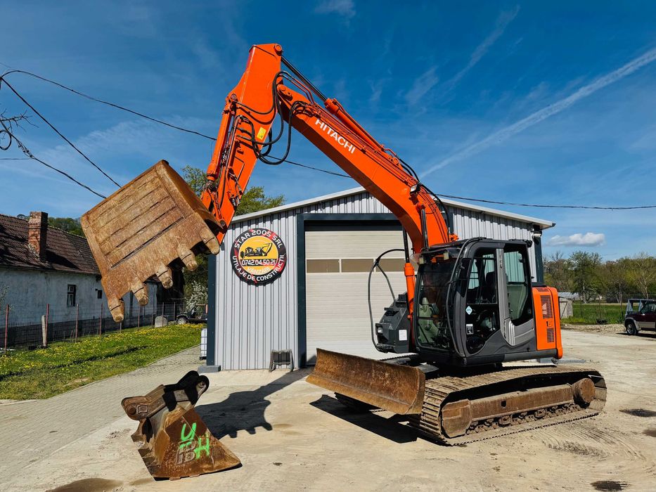 Excavator pe senile cu lama Hitachi ZX 135, an 2011, 15.700kg, 2 cupe
