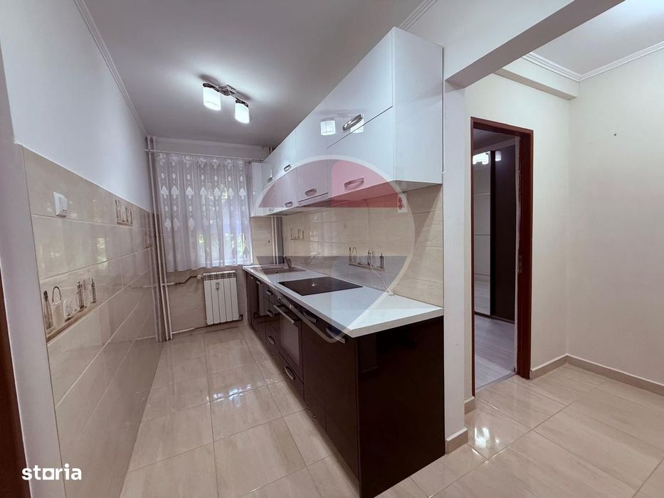 De vânzare apartament 3 camere Zona Universității, Str Ronald Reagen