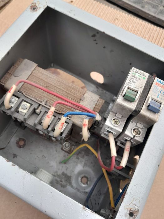 Понижающий трансформатор 220/36