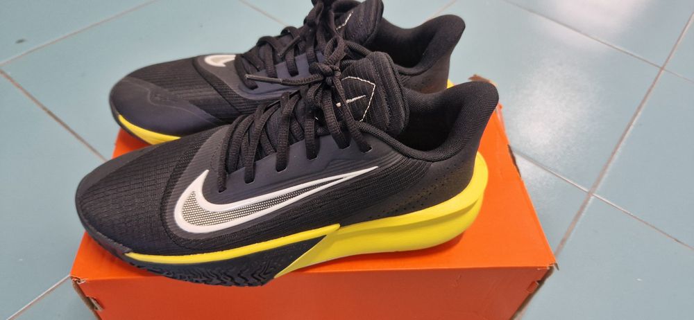 Nike Pantofi low-cut pentru baschet Precision VII, Negru/Galben sofran