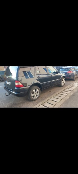 Vând Mercedes ML cutie Manuală