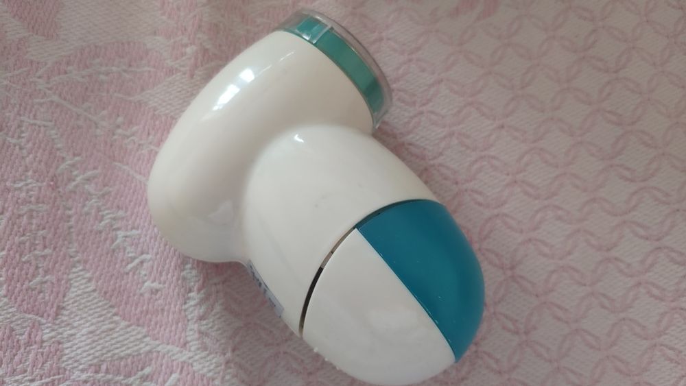 Машинка для снятия катышков на одежде