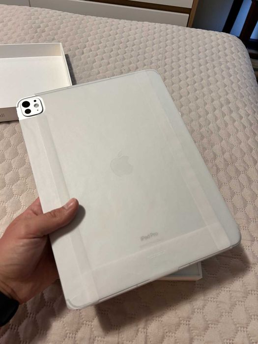 iPad Pro 13-inch (M4) Wi-Fi + Cellular 256GB
