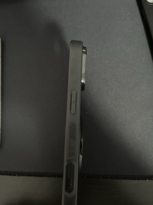 Husă telefon iPhone 16 Plus Negru cu magnet rotunjeste