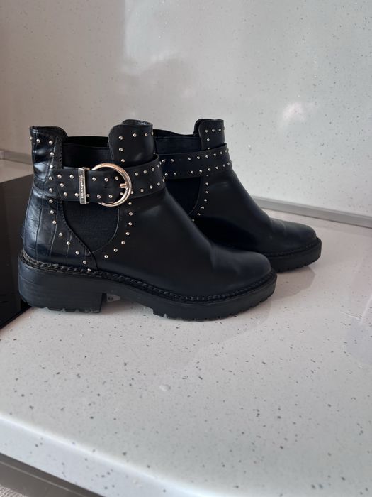 Боти Stradivarius със златни каишки