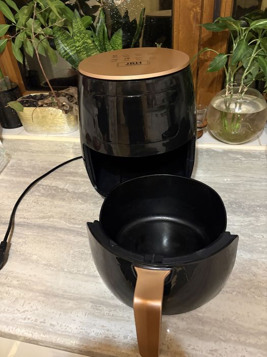 Air fryer - Fripteuza cu aer cald