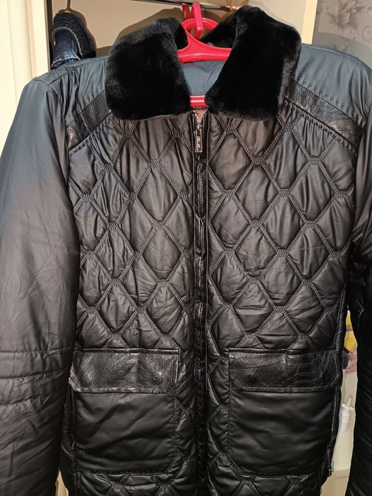 Куртка сотилади кишги