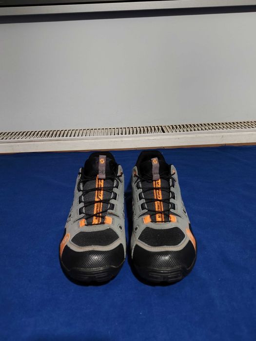 SCOTT Crus-R adidasi mtb, Cu plăcuțe SPD, mărimea 44, interior 28 cm.