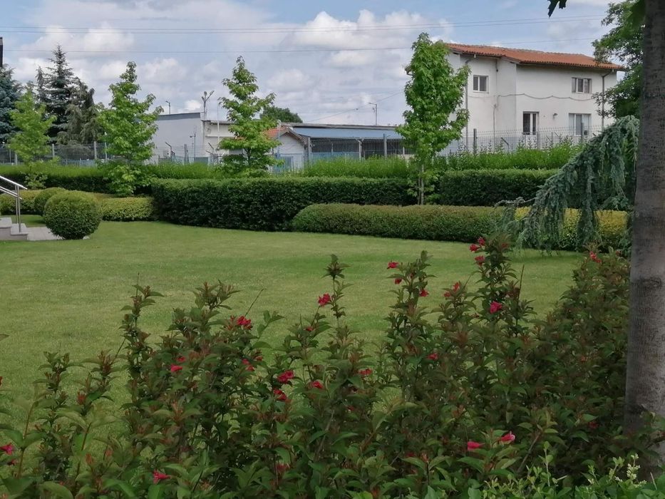 Озеленяване и поддръжка.