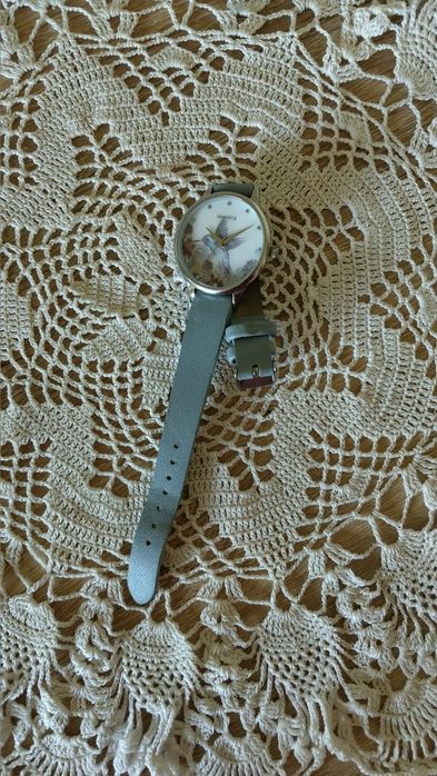 Дамски часовник с батерия