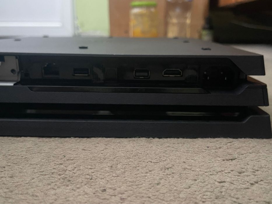 Игрална конзола PS4 pro
