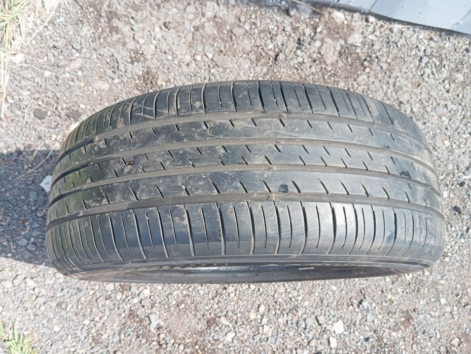 Автошина для автомобиля