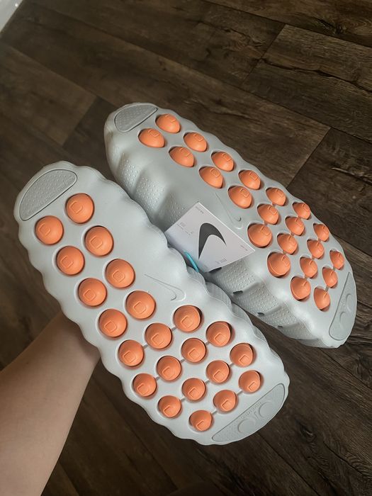 Продам новые шлепки Nike Mind 001