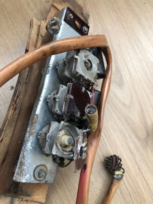 Подарявам потенциометри от телевизор Плиска.