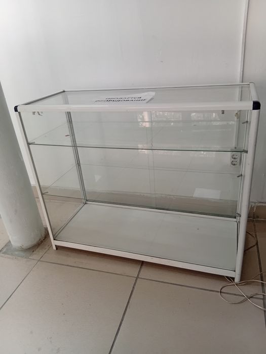 Продам три витрины