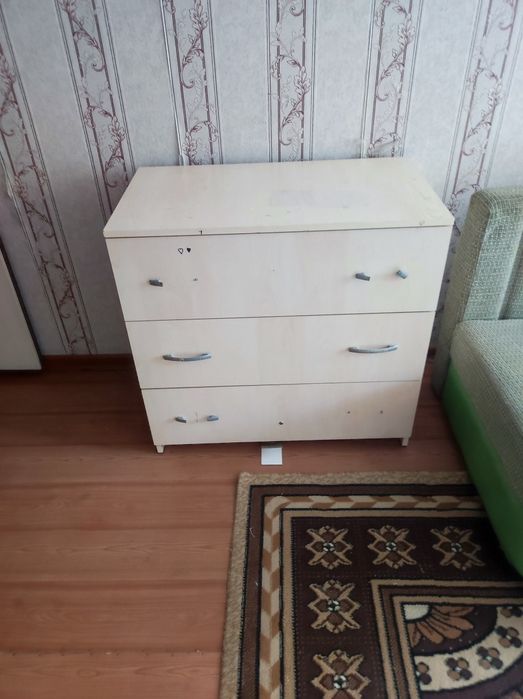 Продаю прихожую и тумбочку