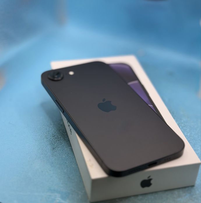 ГАРАНЦИОНЕН!!! Apple iPhone 17e, 256 GB, 5G, Black