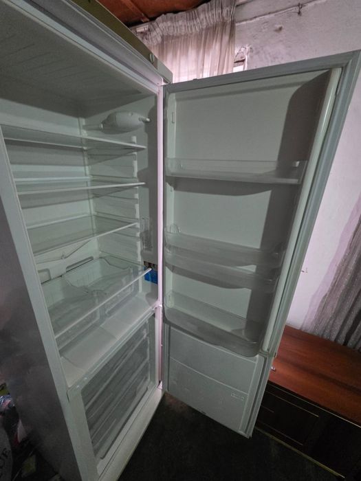 Продам холодильник indesit