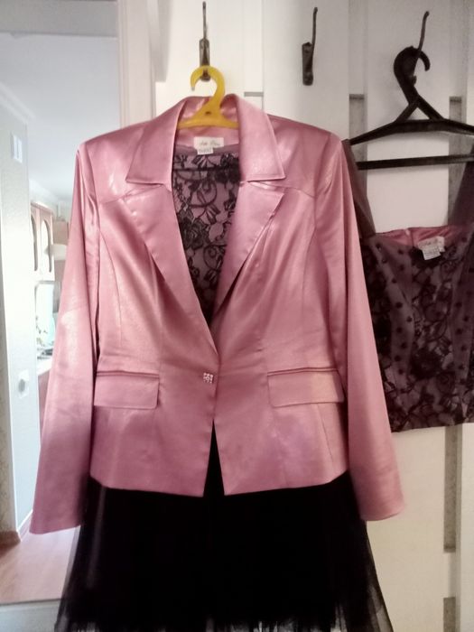 Продам шикарный костюм-тройку( Корея).