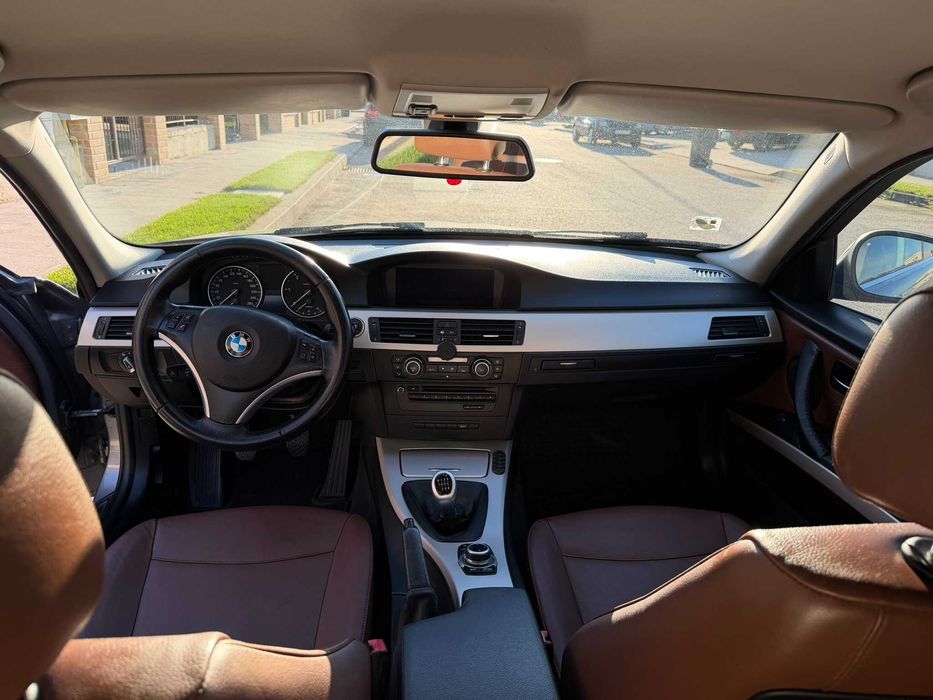 BMW 3 Series 2011 — imagine 5