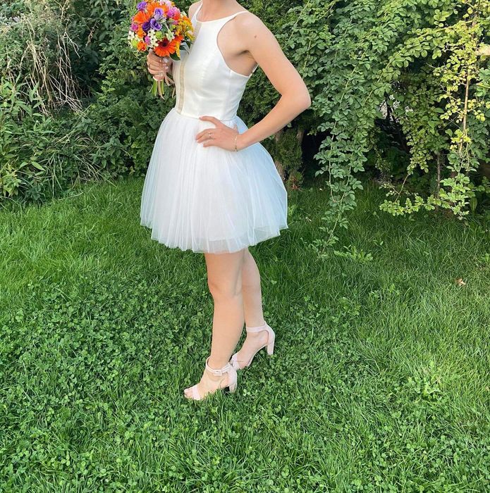 Бяла рокля JUNONA