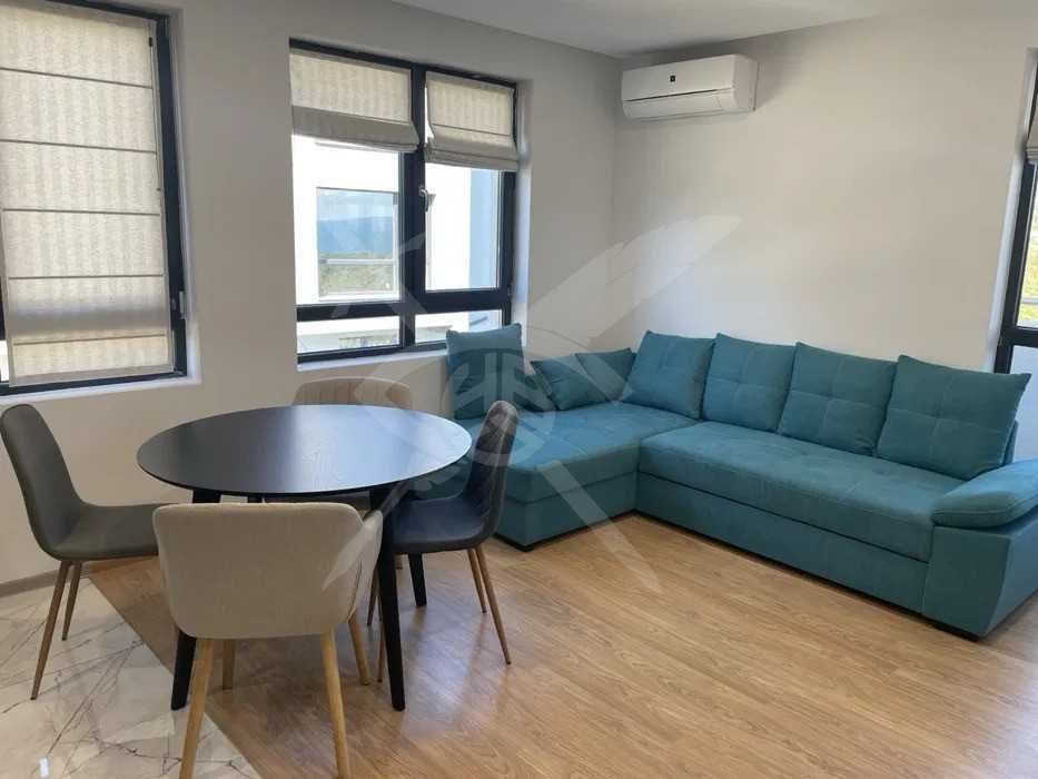 Дава се под наем Двустаен апартамент в к.к. Св.Св. Константин и Елена - 62 кв.м за 500 € - Снимка #1