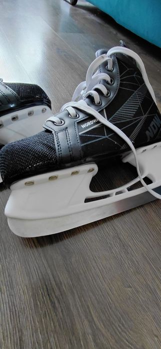 Коньки хоккейные