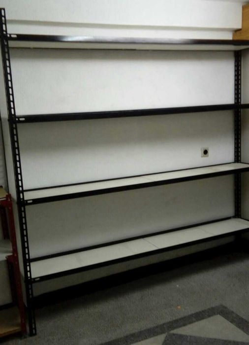 Продавам луксозно търговско оборудване за дрехи и обувки