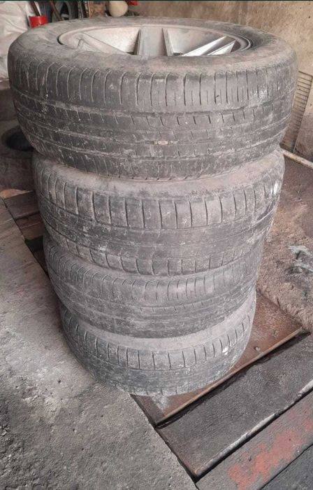 продаю шины с дисками на бмв е34 15 размер