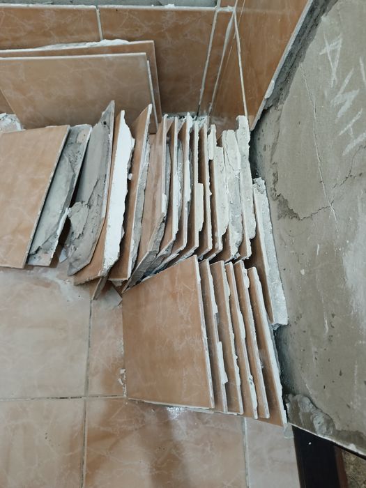 Кафель бесплатно . Срочно