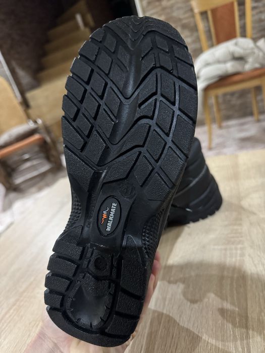 Bocanci cu fier Walkmate noi