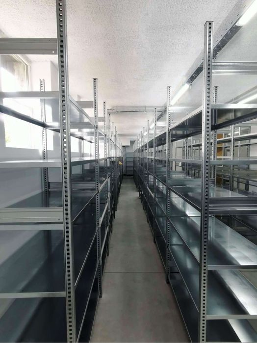 Продавам професионална стелажна система в отлично състояние