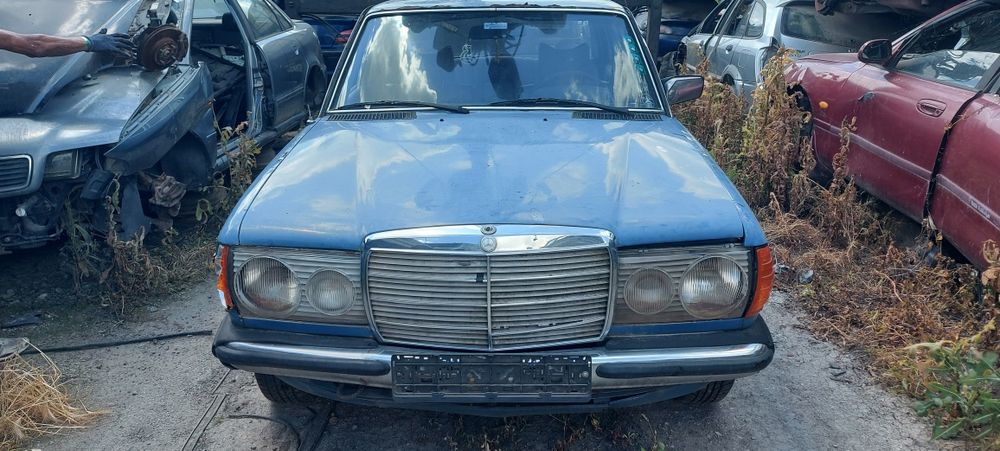 Mercedes w123  220d  1979