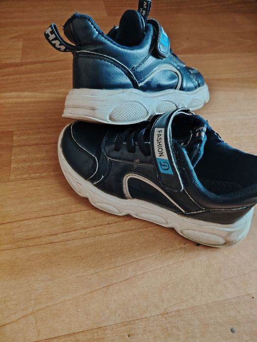 Детские кроссовки