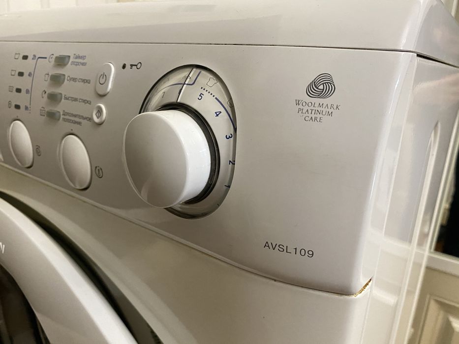 Стиральная машина Ariston AVSL109