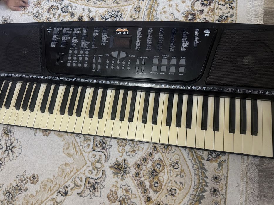 Синтезатор музыкальный