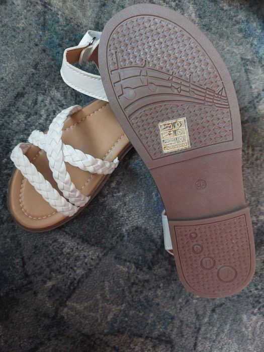 Нови бели сандали