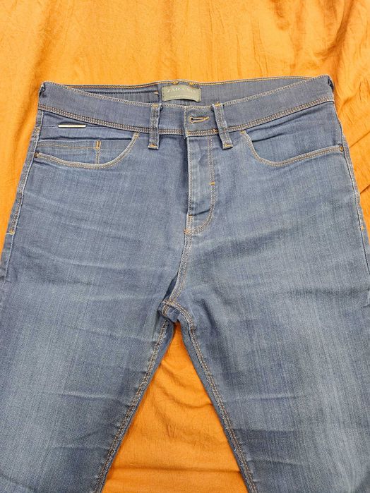 Мъжки дънки на Зара