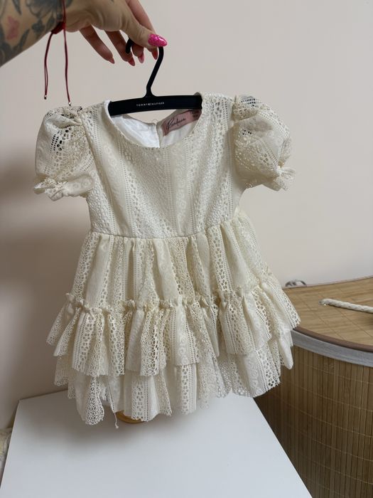 Бебешка рокличка